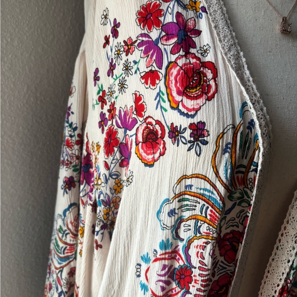 Beautiful Floral Kimono Lace Detail Bila Final Sale - Picture 6 of 10